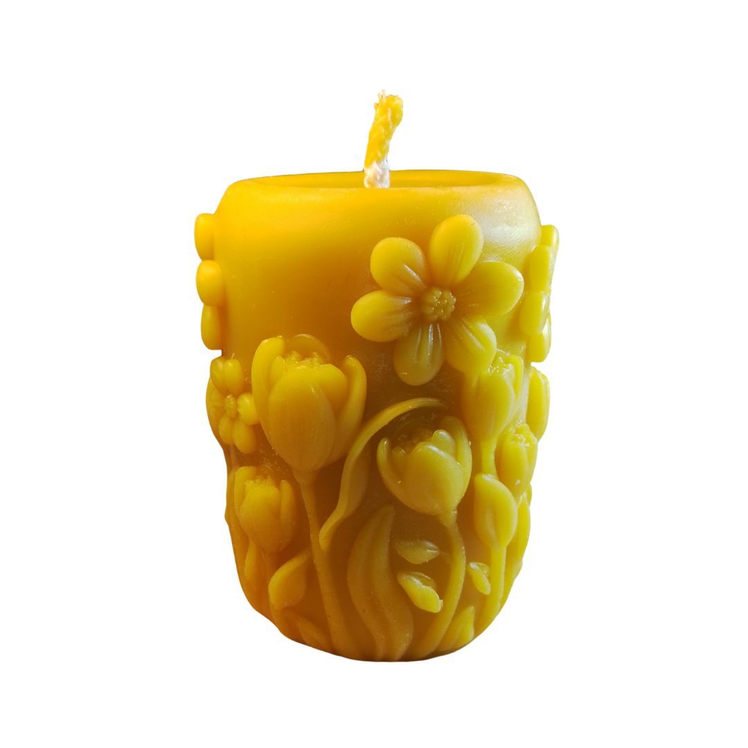 Świeca z wosku pszczelego: walec w kwiaty różne 3D - obrazek 3
